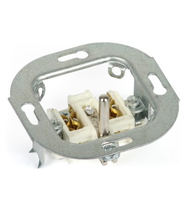 Gniazdo pojedyncze z bolcem uziemiającym P/T 2P+Z 16A/230V